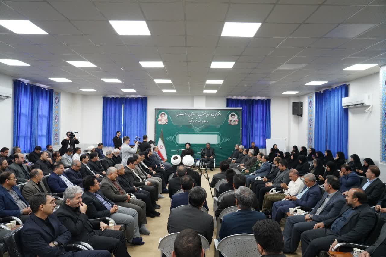 دیدار استاندار و مدیران دستگاه های اجرایی با رئیس ستاد امر به معروف و نهی از منکر لرستان برگزار شد.